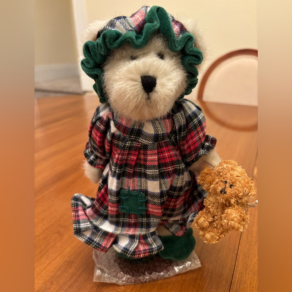 Boyd’s Bears Cindy McSnoozle W/ Cuddles 9 inch Bear